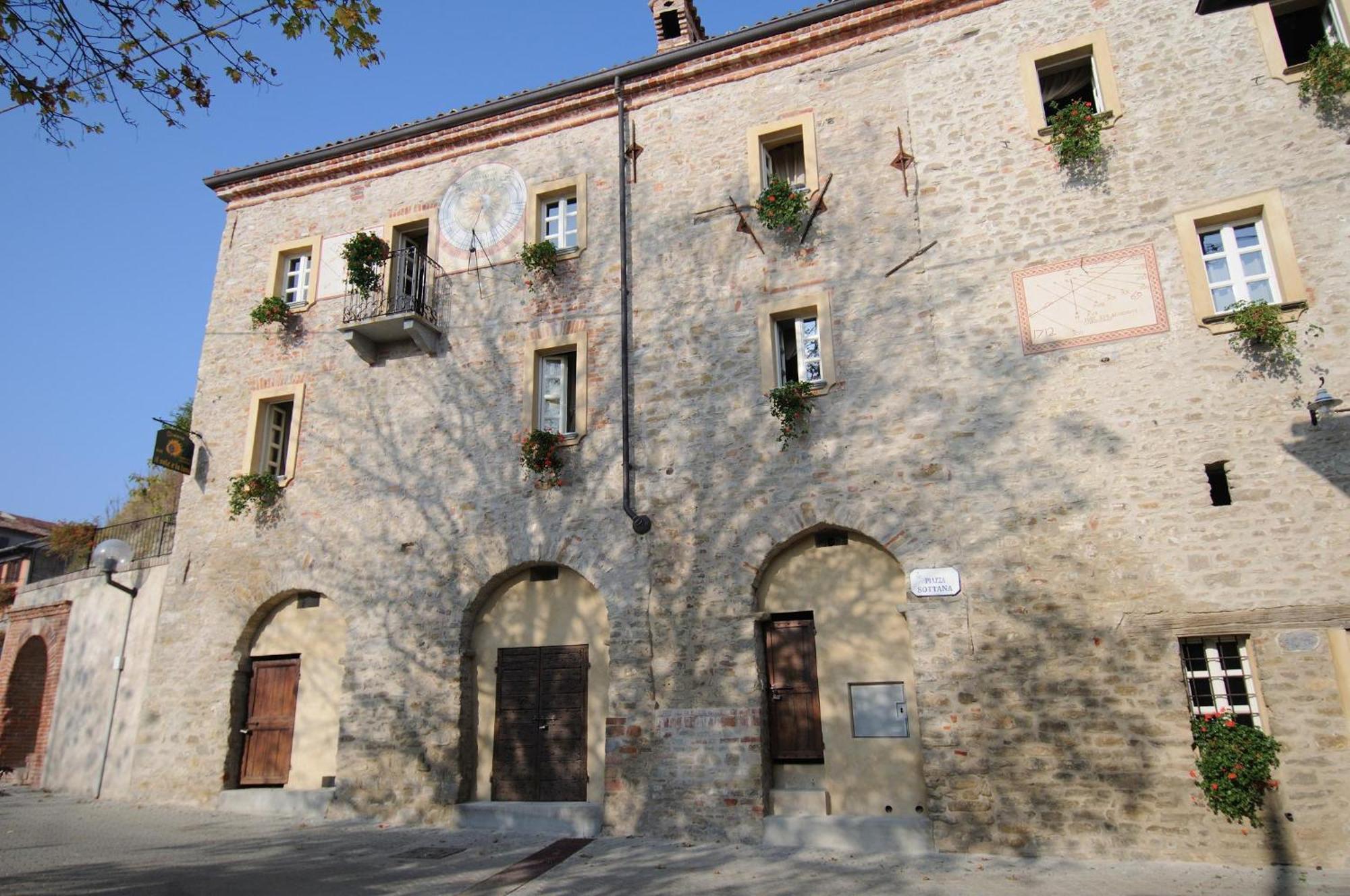 Dimora Storico Romantica Il Sole E La Luna Cerretto Langhe Екстериор снимка